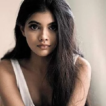 Richa Ravi Sinha - Age, Bio, Birthdate, Family, Networth & More