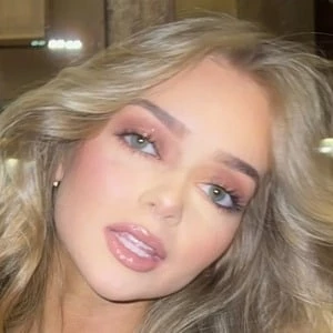 Samantha Riehl - Age, Height, Birthdate, Bio, Family, Networth & More