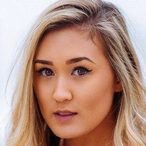 LaurDIY Biography
