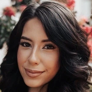 Vee Rivera Biography