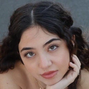 Melanie Riz - Adderess, Bio, Birthdate, Family, Wiki & More