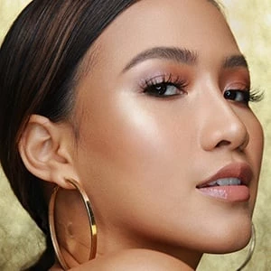 Sara Robert Biography