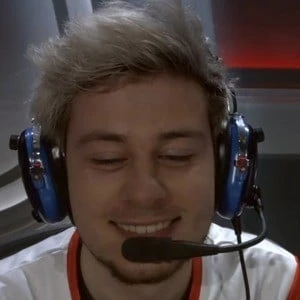 Lane Roberts - Family, Bio, Birthday, Family, Income & More