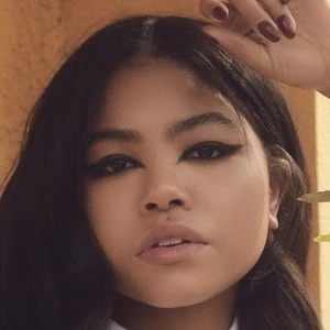 Navia Robinson - Family, Bio, Birthday, Family, Income & More
