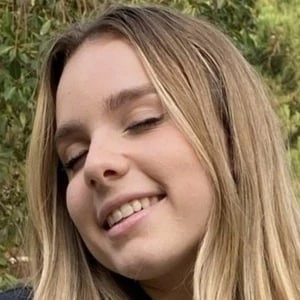 Alexis Rose Biography