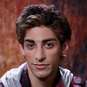 Robbie Rosen - Networth, Bio, Wiki, Family, Birthday, Networth & More