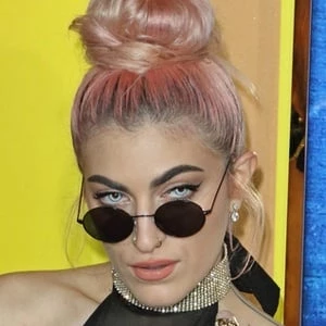 Roshelle - Age, Wiki, Birthdate, Bio, Networth, Family & More