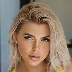 Montse Roura Biography