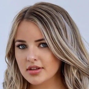 Kendra Rowe Biography