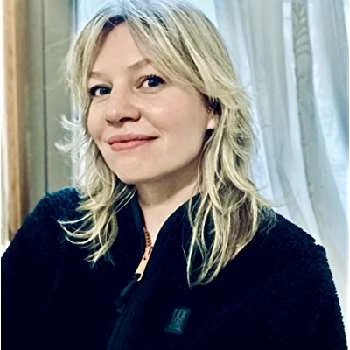 Roxy Toporowych - Age, Bio, Birthdate, Family, Networth & More