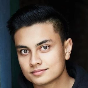 Saksham Magic - Bio, Networth, Family, Age, Birthdate & More