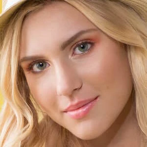 Angelica Salek - Age, Bio, Career, Family, Wiki, Networth & More