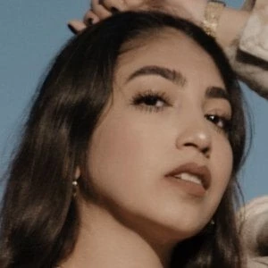 Rosalinda Salinas - Wiki, Bio, Networth, Birthdate, Family & More