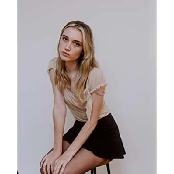 Samantha Carroll - Age, Bio, Birthdate, Family, Networth & More