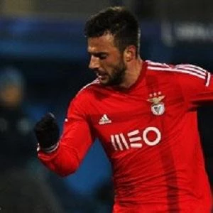 Andreas Samaris - Date Of Birth, Bio, Birthdate, Parents, Networth & More