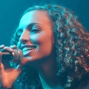 Kayna Samet - Networth, Bio, Wiki, Family, Birthday, Networth & More