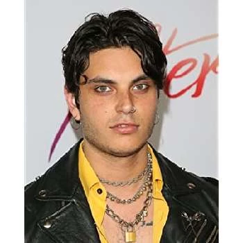 Samuel Larsen Biography