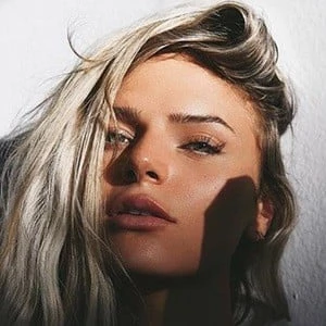 Hannah Sanders - Profession, Biography, Birthdate, Family, Wiki & More