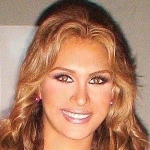 Isabella Santiago Biography