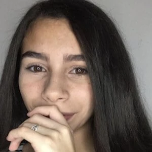 Lia Santiago - Biography, Birthdate, Family, Networth & More