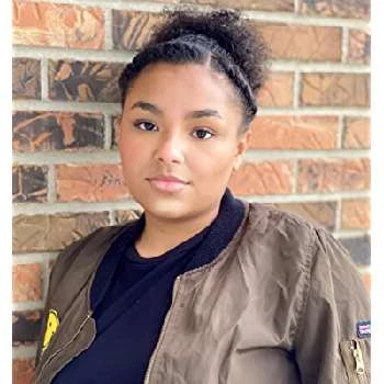 Saoirse Scott - Family, Bio, Birthday, Family, Income & More