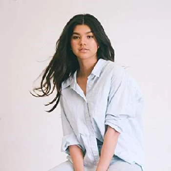 Sara Echeagaray - Family, Bio, Birthday, Family, Income & More