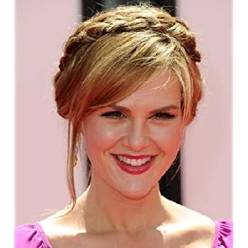 Sara Rue - Age, Bio, Birthdate, Family, Networth & More