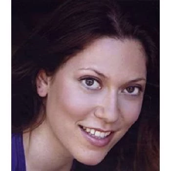 Sarah Kelly - Family, Bio, Birthday, Family, Income & More