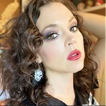 Sarah Webb - Age, Bio, Birthdate, Family, Networth & More