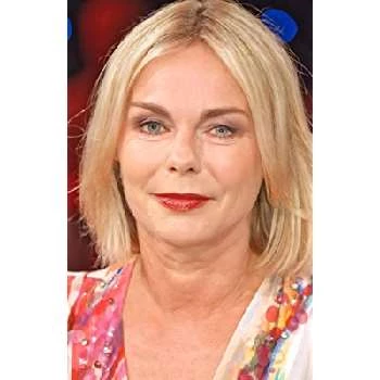 Saskia Valencia - Age, Height, Birthdate, Family, Wiki & More