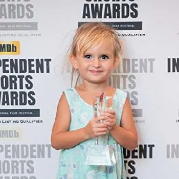 Savannah Esther - Age, Bio, Birthdate, Family, Networth & More