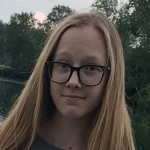 Oliwia Sawinska - Height, Bio, Wiki, Family, Birthplace, Networth & More