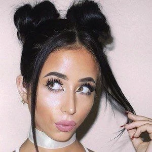 Amber Scholl Biography