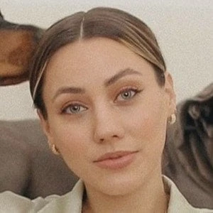 Cammie Scott Biography