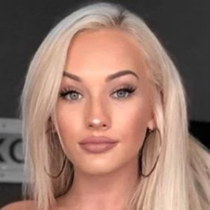 Kelli Scott - Wiki, Bio, Networth, Birthdate, Family & More