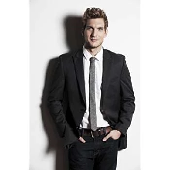 Scott Michael Foster Biography