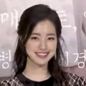 Jin Se-yeon Biography