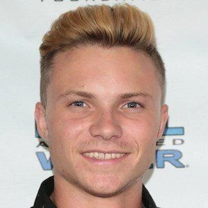 Chad Seagraves - Family, Bio, Birthday, Family, Income & More