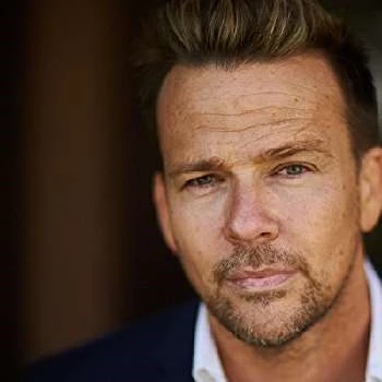 Sean Patrick Flanery Biography