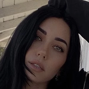 Jessie Serra Biography