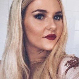 Hayley Sewell - Parents, Networth, Bio, Birthdate, Family Wiki & More