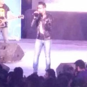 Falak Shabir Biography