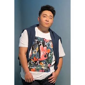 Shao-Wen Hao - Family, Bio, Birthday, Family, Income & More