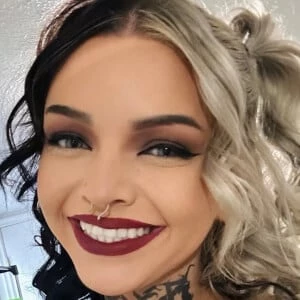 Violet Shaye - Networth, Biography, Birthdate, Family & More