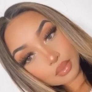 Sara Sheehan - Date Of Birth, Bio, Birthdate, Parents, Networth & More