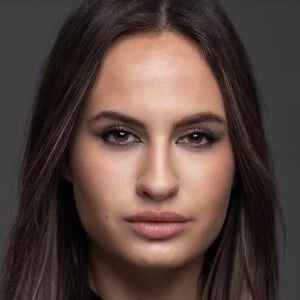 Liv Shumbres Biography