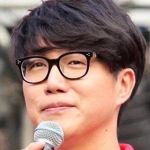 Sung Si-kyung - Income, Birthday, Family, Bio, Networth & More