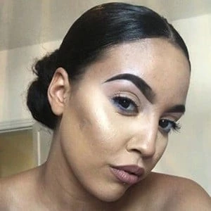 Sassi Simmonds Biography