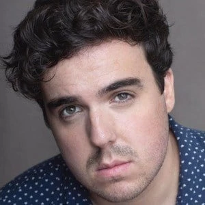 Elliot Simmons Biography