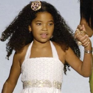 Ming Lee Simmons - Age, Height, Birthdate, Family, Wiki & More